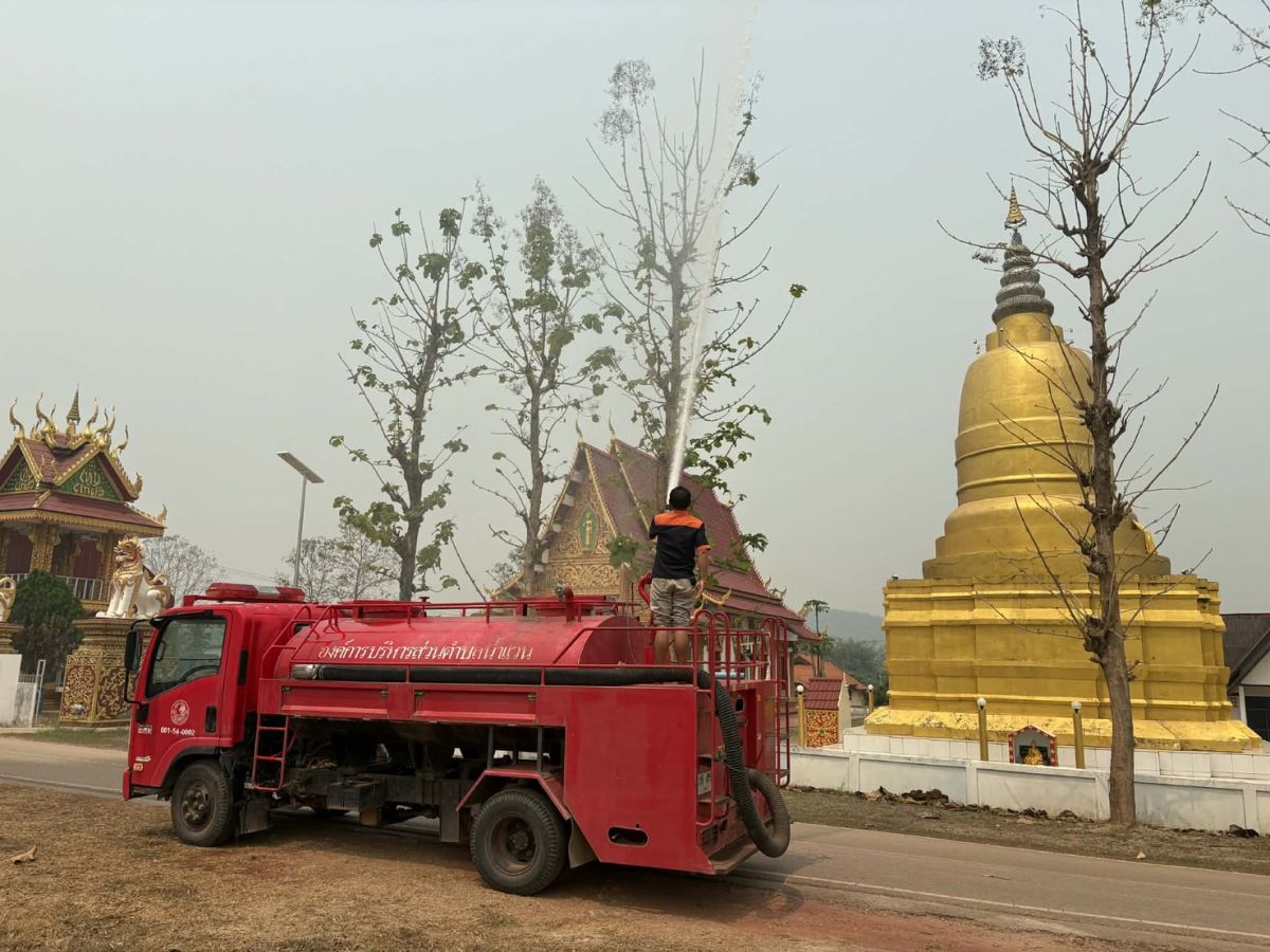 องค์การบริหารส่วนตำบลน้ำแวน ได้ฉีดพ่นละอองน้ำ ลดฝุ่นควันในอากาศ ในบริเวณชุมชน เนื่องจากสถานการณ์ค่าฝุ่นละออง pm2.5 เกินค่ามาตรฐาน ณ หมู่ที่ 7